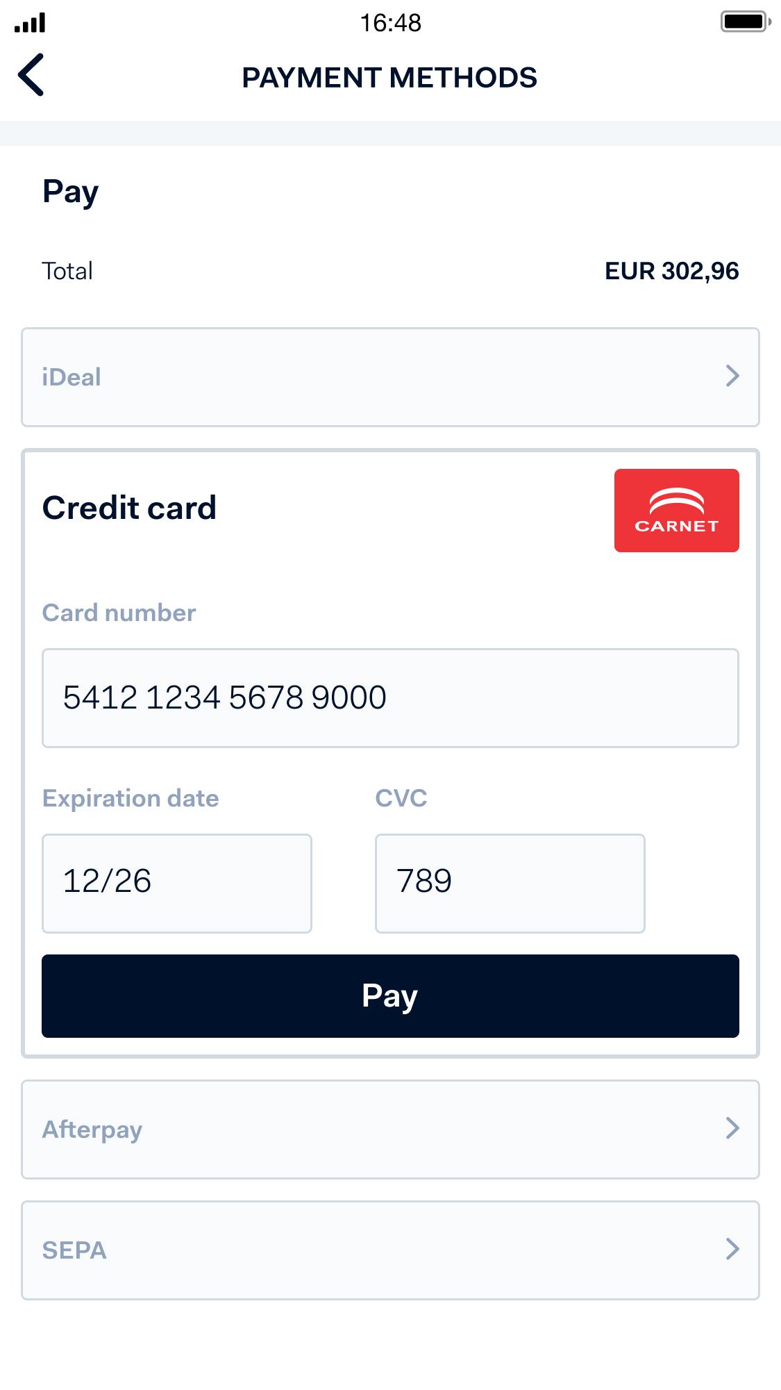 Mobiles Interface mit Zahlungsmethoden einschließlich iDeal, Kreditkarte, Afterpay und SEPA mit eingegebenen Kreditkarteninformationen